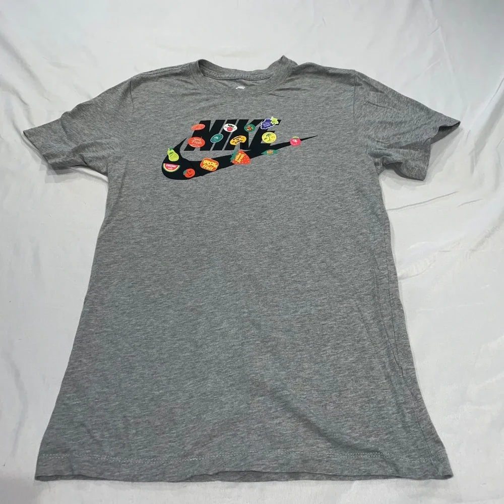 Nike Fresh Swoosh Fruit Graphic T-Shirt Gray Mens XS Short Sleeve Cotton Tee
